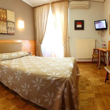 Hostal Arotza ตาฟาลยา ภายนอก รูปภาพ
